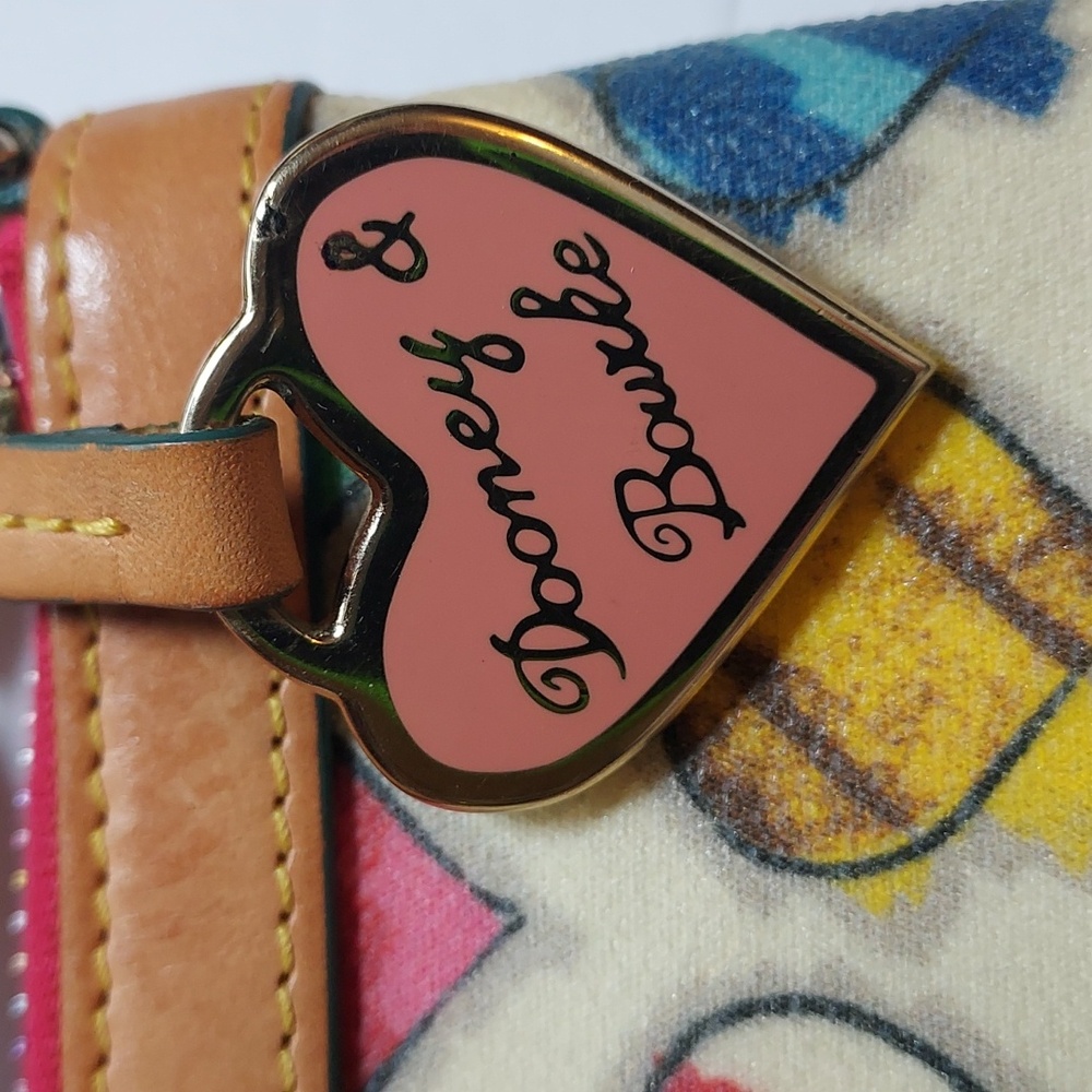 Dooney & Bourke Vintage RAINBOW ZIPPER Wristlet Clutch Heart pattern and fob - Picture 3 of 14